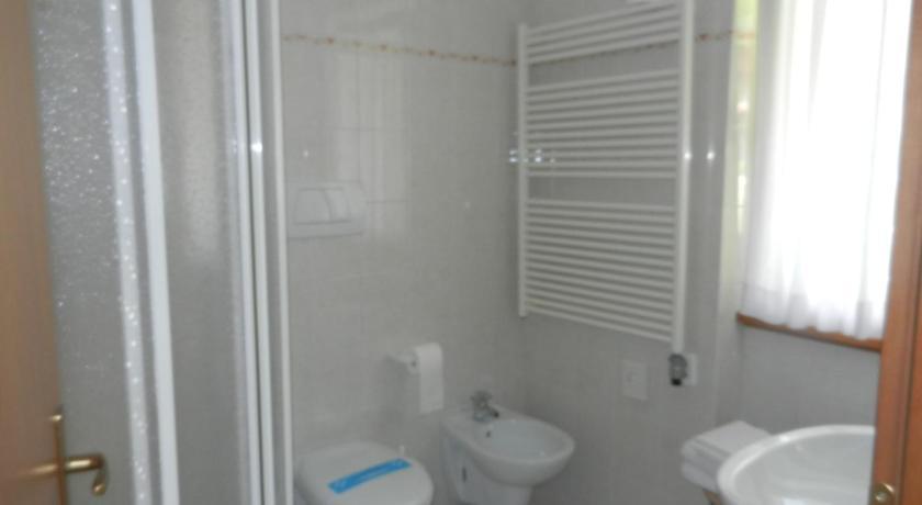 Maffei Hotell Pinzolo Rum bild