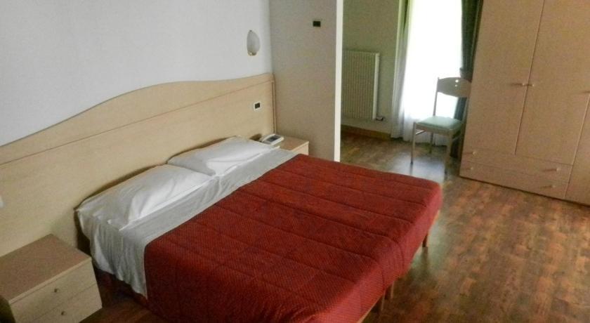 Maffei Hotell Pinzolo Rum bild