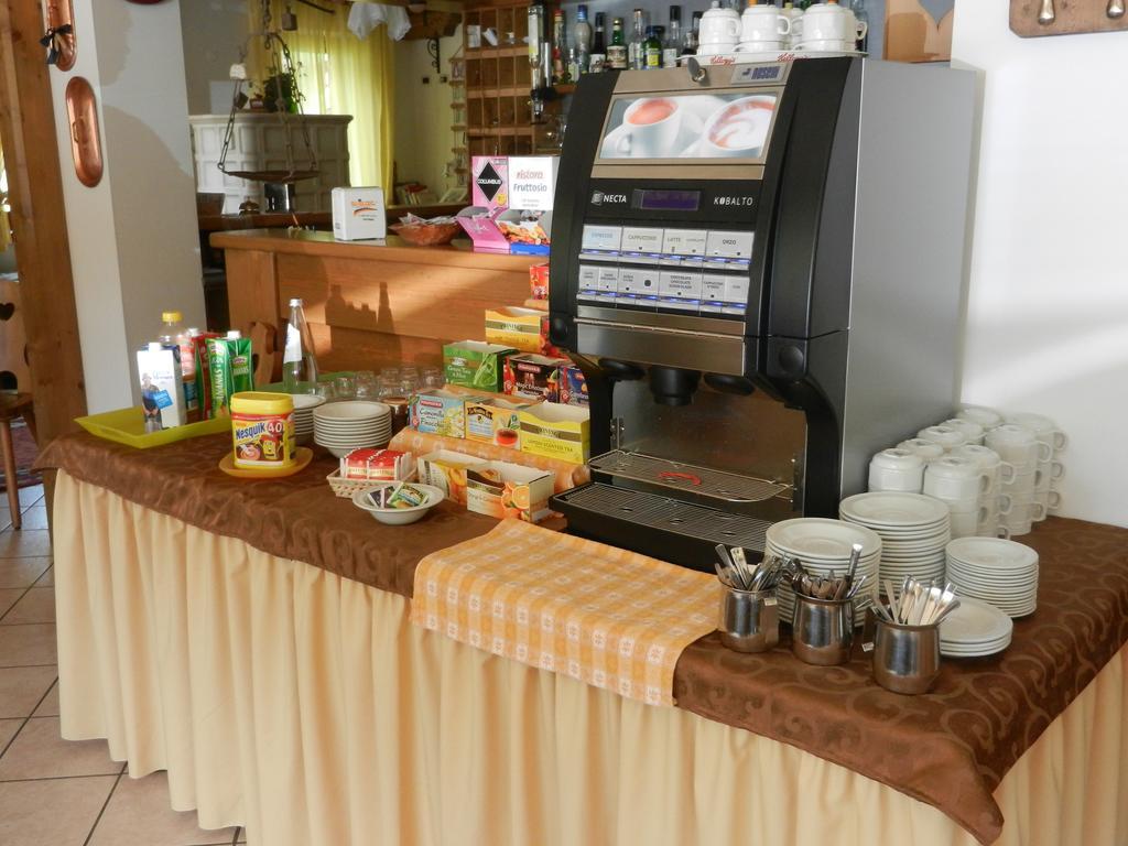 Maffei Hotell Pinzolo Exteriör bild